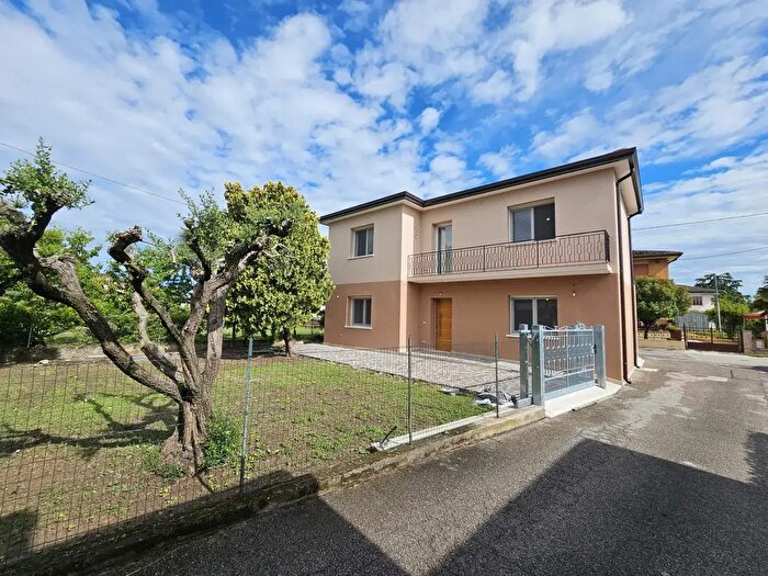 Casa trilocale in vendita in Via Gioberti, Solesino
