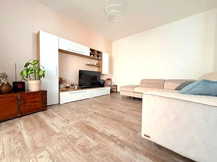 Appartamento trilocale in vendita in Via San Zeno, Cremona