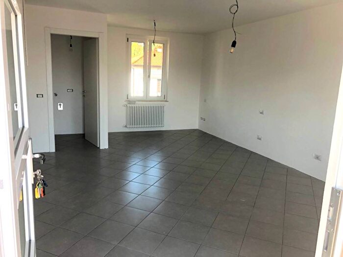 Appartamento monolocale in affitto in Via Giovane Italia, Albate Muggiò, Como