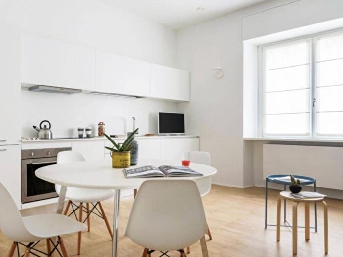 Appartamento monolocale in affitto in Missori, Milano