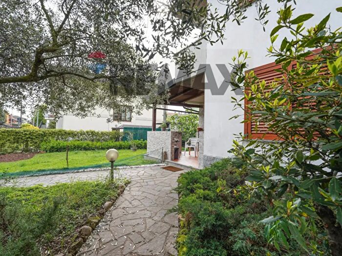 Casa con 9 locali in vendita in Verdellino