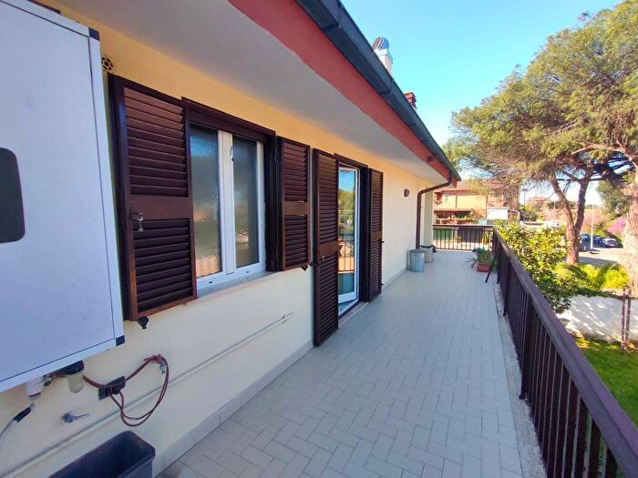 Appartamento con 5 locali in affitto in Via Antonio Lotti, Infernetto, Roma