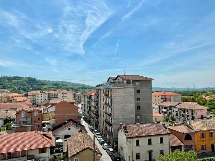 Appartamento con 5 locali in vendita in Via Angela Casagrande, Acqui Terme