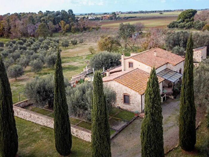 Casa con 13 locali in vendita in Località Il Sorbo, Tarquinia