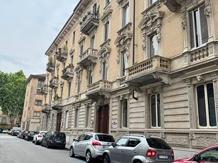 Appartamento trilocale in affitto in Via Michele Schina, Torino