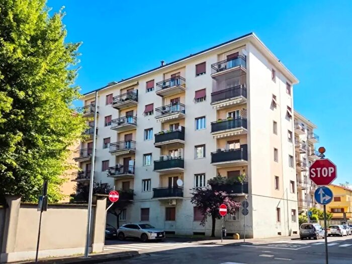 Appartamento trilocale in vendita in Via Monte Oliveto, Monza