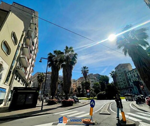 Appartamento con 6 locali in vendita in Via San Giovanni Bosco, Savona