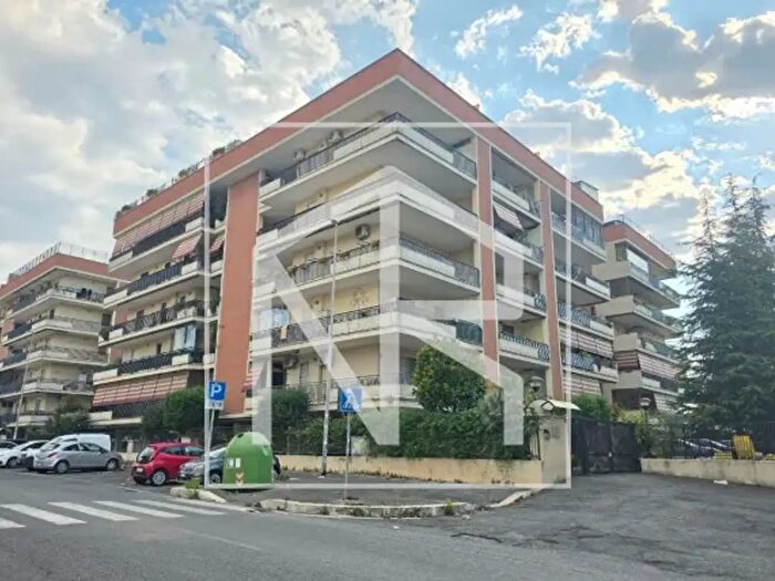 Appartamento trilocale in vendita in Via Raoul Chiodelli, Roma