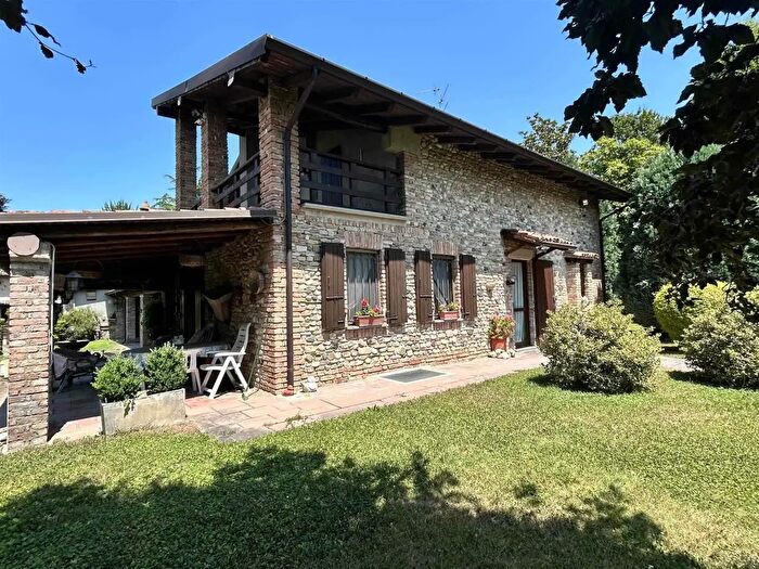 Casa con 5 locali in vendita in Via Ferdinando di Borbone, Piacenza
