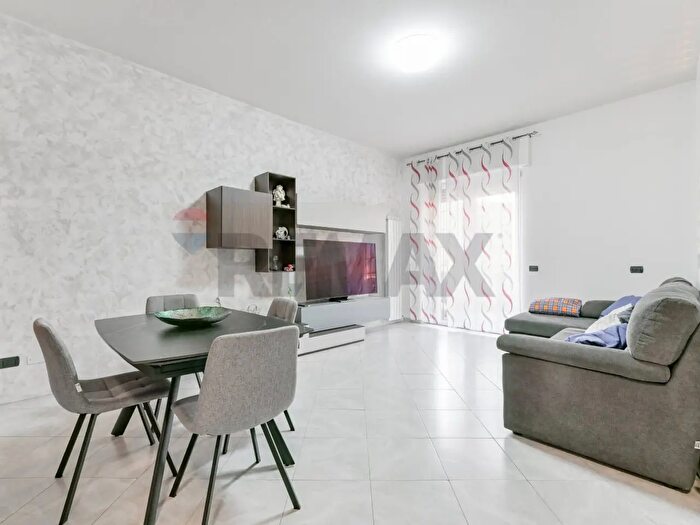 Appartamento trilocale in vendita in Via Giuseppe Parini, Rho