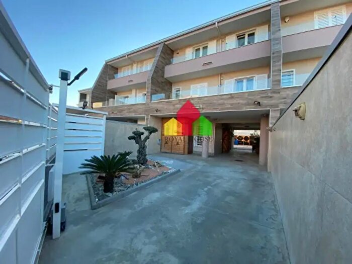 Casa con 5 locali in vendita in Via della Repubblica, Parete