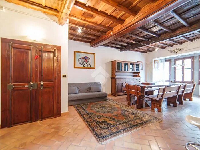 Appartamento quadrilocale in vendita in Via Santa Maria Nuova, Viterbo