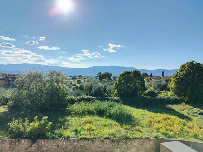 Casa con 7 locali in vendita in Reggello