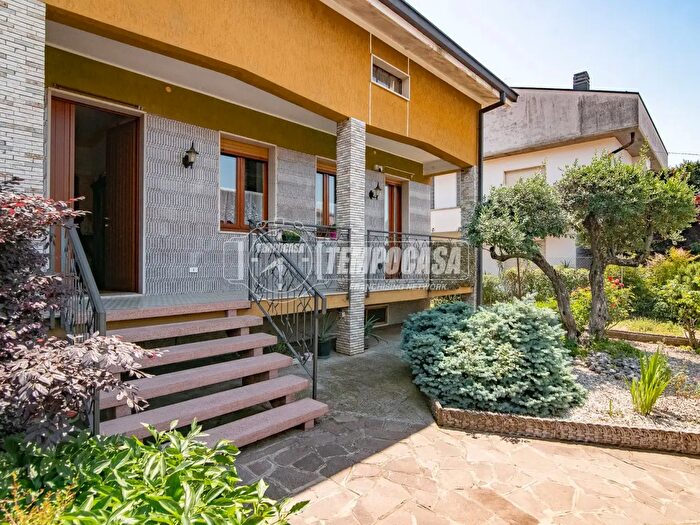 Casa con 5 locali in vendita in Coccaglio