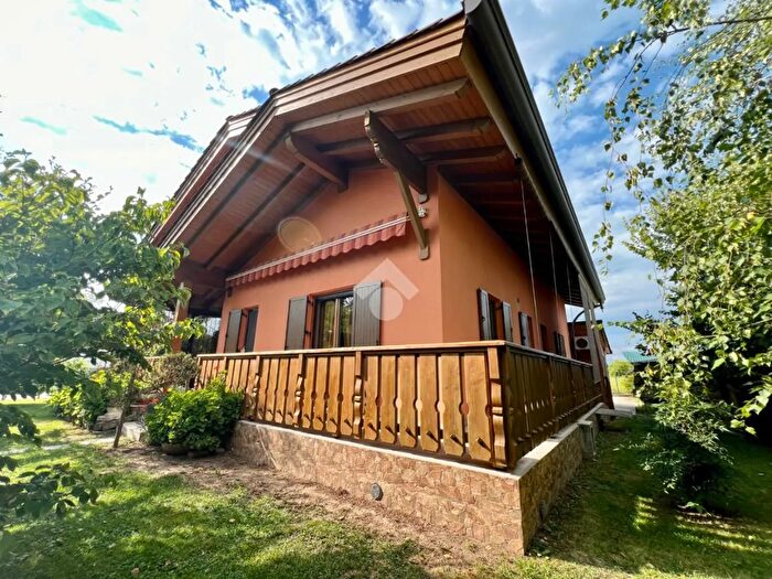 Casa quadrilocale in vendita in Via Remo Liani, Camino Al Tagliamento