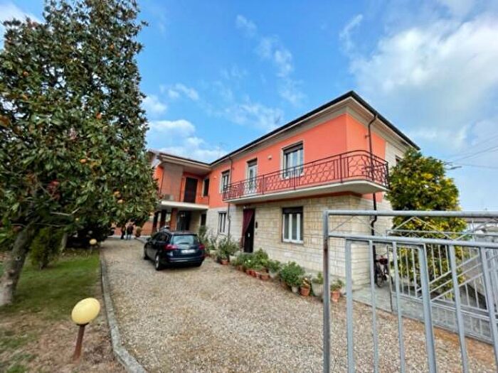 Casa con 6 locali in vendita in Via Piave, Sale