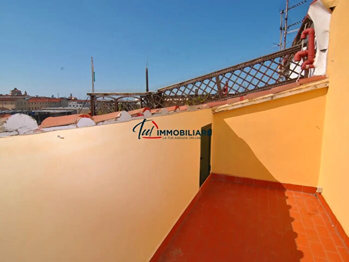 Appartamento trilocale in vendita in Via della Cinta Esterna, Livorno