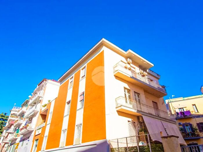 Appartamento quadrilocale in vendita in Via Gaetano Donizetti, Napoli