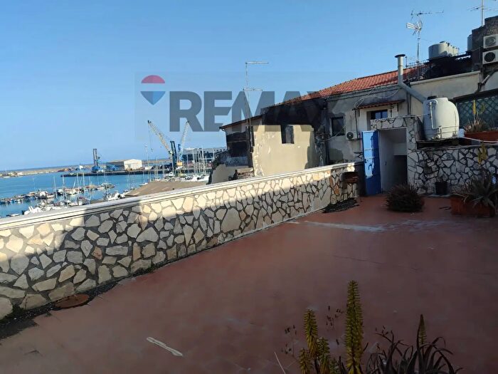 Appartamento quadrilocale in vendita in Vicolo Flavio Gioia, Catania