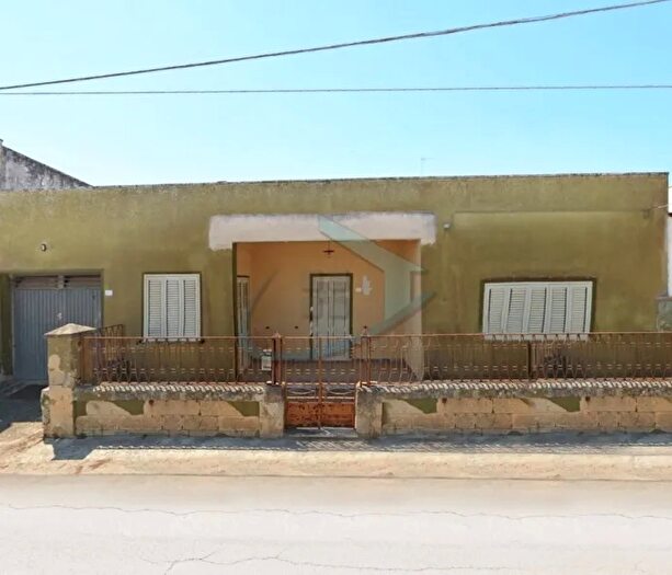 Casa con 7 locali in vendita in Castrignano Del Capo