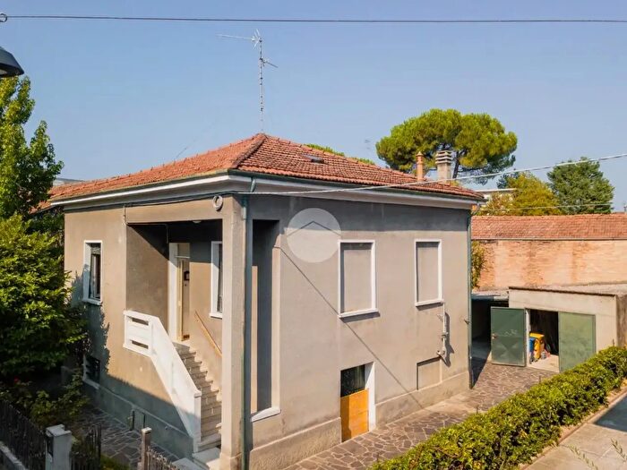 Appartamento trilocale in vendita in Via Lucinico, Forli'