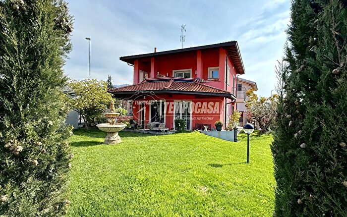Casa quadrilocale in vendita in Via Cantù, Imbersago