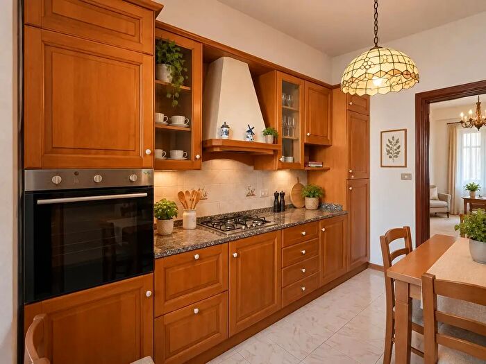 Appartamento quadrilocale in affitto in Viale Bonaini, Pisa
