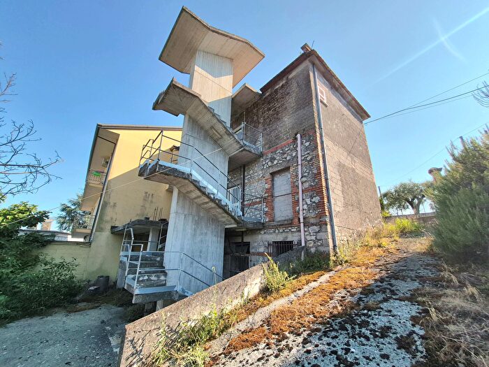 Casa con 6 locali in vendita in Veroli