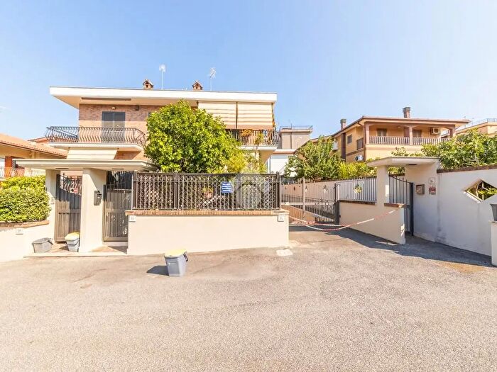 Casa quadrilocale in vendita in Via Vermicino, Roma