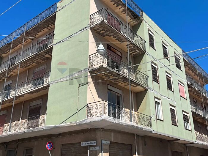 Appartamento con 20 locali in vendita in Priolo Gargallo