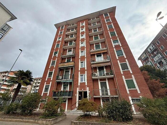 Appartamento trilocale in vendita in Via Cristoforo Colombo, Vercelli