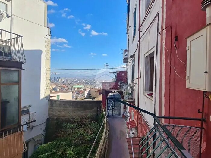 Appartamento bilocale in vendita in Via Pedamentina San Martino, Napoli