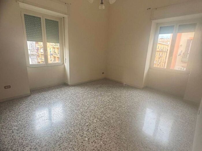 Appartamento trilocale in affitto in Via Ferrara, Vasto, Napoli