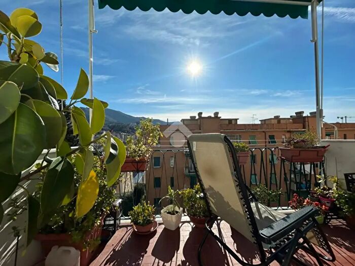 Appartamento quadrilocale in vendita in Via Bottini, Genova