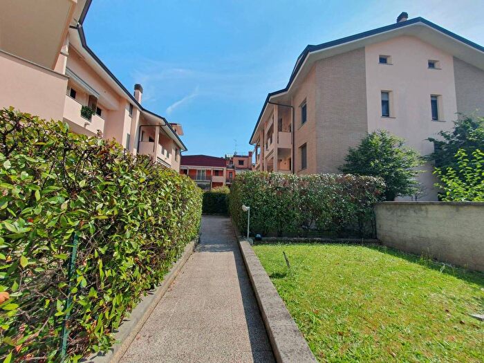 Appartamento bilocale in affitto in Via Novembre, Bettola Zelo Foramagno, Peschiera Borromeo