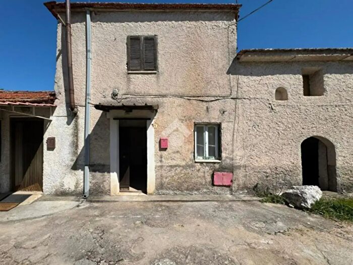 Casa trilocale in vendita in Via Crocevecchia, Sezze