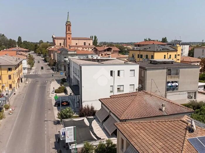 Appartamento trilocale in vendita in Via di Renazzo, Cento