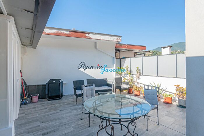 Appartamento trilocale in vendita in Via Galileo Galilei, Sanremo