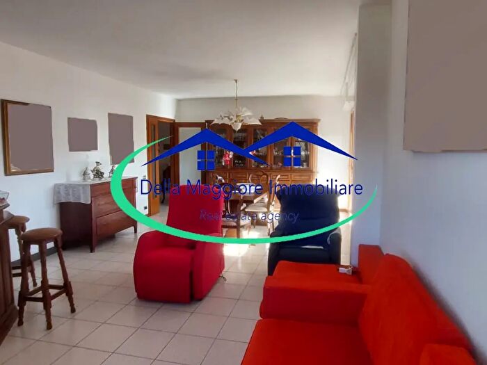 Appartamento con 6 locali in vendita in Via Emilio Zola, Livorno