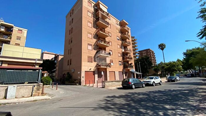 Appartamento quadrilocale in vendita in Via Santa Maria di Gesù, Palermo