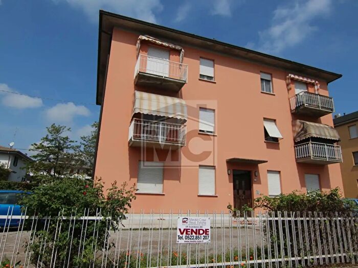 Appartamento con 5 locali in vendita in Viale Martiri della Libertà, Scandiano