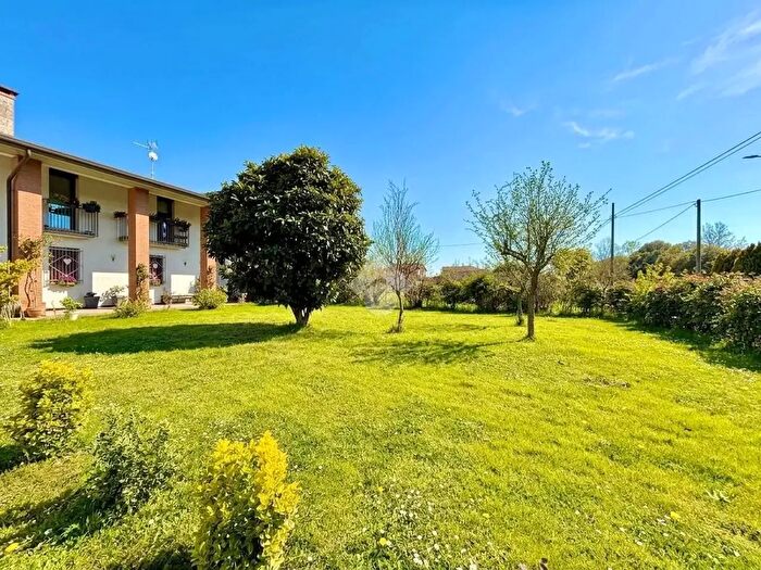 Casa con 5 locali in vendita in Via San Lorenzo, Abano Terme