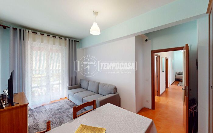 Appartamento trilocale in vendita in Via Giacomo Leopardi, Falconara Marittima