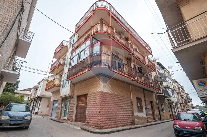 Appartamento quadrilocale in vendita in Via Enna, Caltagirone