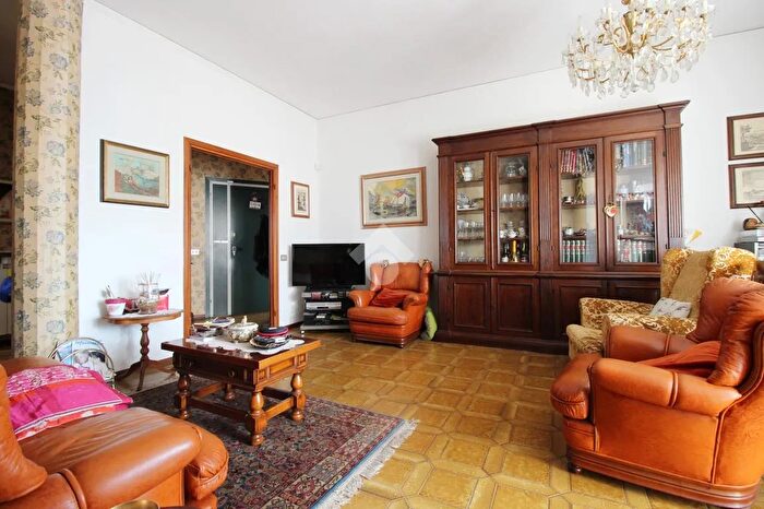 Appartamento con 5 locali in vendita in Via Augusto Borgioli, Prato