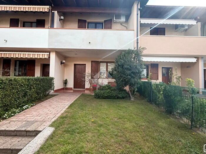 Casa quadrilocale in vendita in Via Narciso Mondini, Calcinato