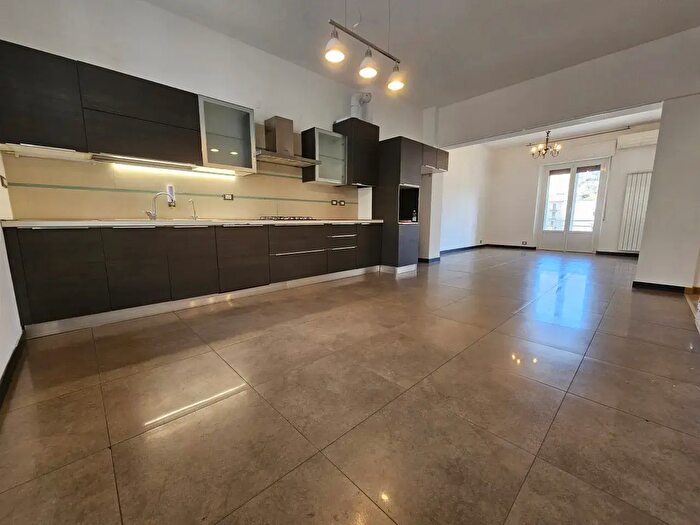 Appartamento con 5 locali in vendita in Piazza Saffi, Savona