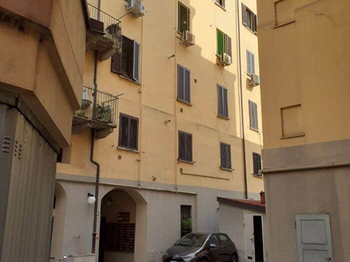 Appartamento trilocale in affitto in Via Galeazzo Alessi, Corso Genova, Milano