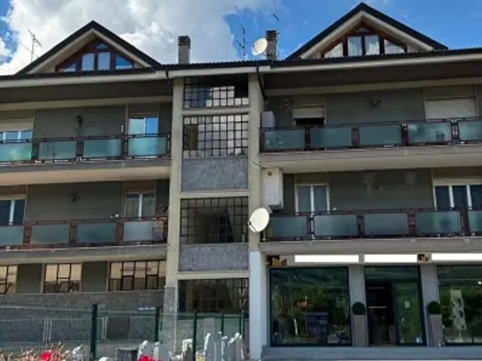 Appartamento con 5 locali in vendita in Via Montmayeur, Aosta