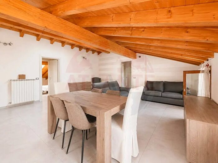 Appartamento quadrilocale in vendita in Via Loden Snc, Zone
